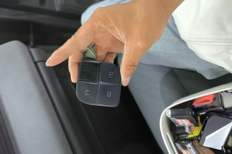 Used Lynk & Co 08 EM-P 2023 220km All-Wheel-Drive Performance Halo Vehicle Key