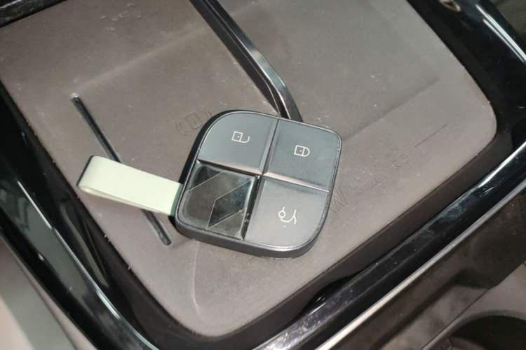 Used Lynk & Co 08 EM-P 2023 220km All-Wheel-Drive Performance Halo Vehicle Key