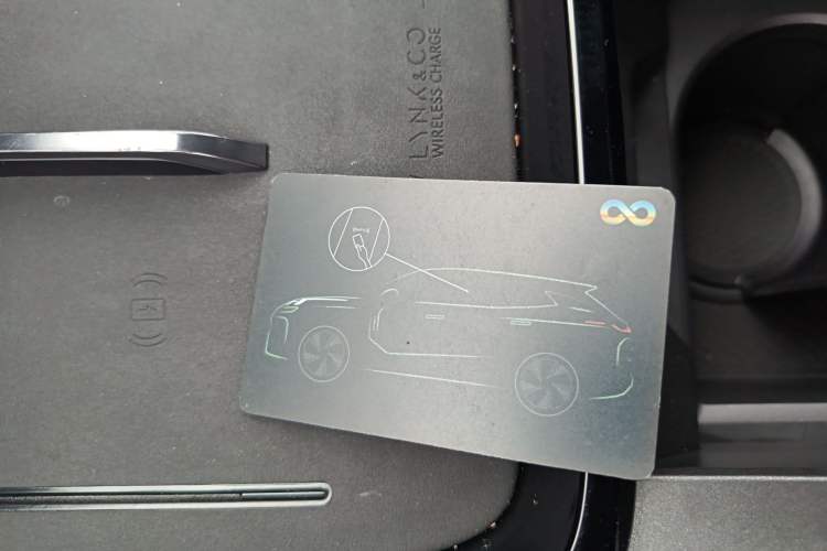 Used Lynk & Co 08 EM-P 2023 220km All-Wheel-Drive Performance Halo Vehicle Key
