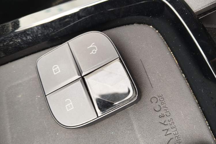 Used Lynk & Co 08 EM-P 2023 220km All-Wheel-Drive Performance Halo Vehicle Key