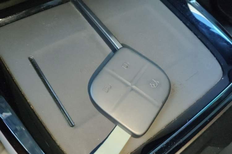 Used Lynk & Co 08 EM-P 2023 220km All-Wheel-Drive Performance Halo Vehicle Key