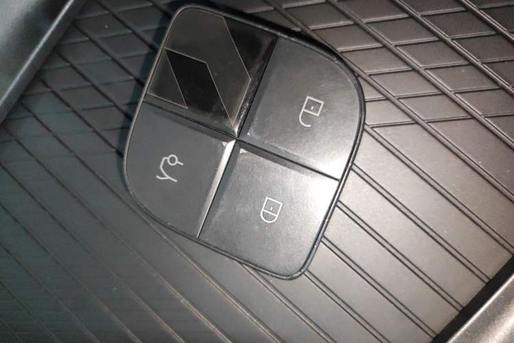 Used Lynk & Co 08 EM-P 2023 220km All-Wheel-Drive Performance Halo Vehicle Key