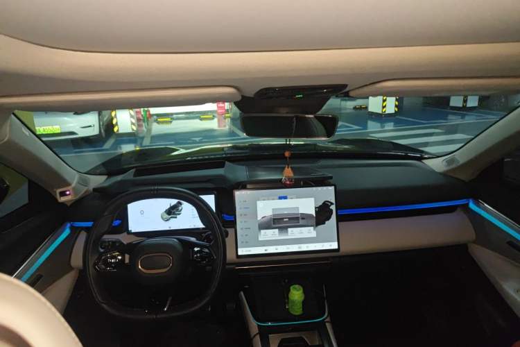 Used Lynk & Co 08 EM-P 2023 245km Ultra-Long Range Halo Center Console