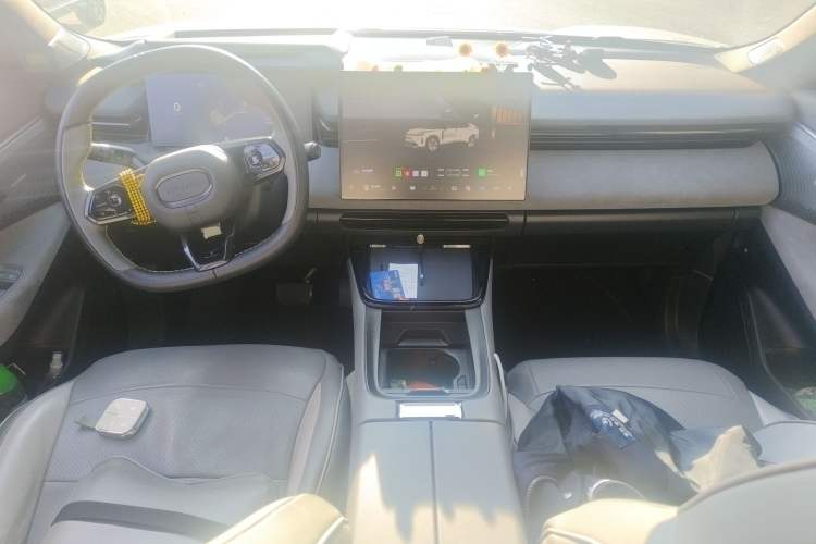Used Lynk & Co 08 EM-P 2023 245km Ultra-Long Range Halo Center Console