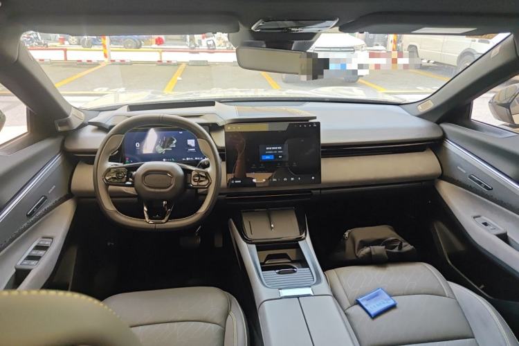 Used Lynk & Co 08 EM-P 2023 120km Long-Range Halo Center Console