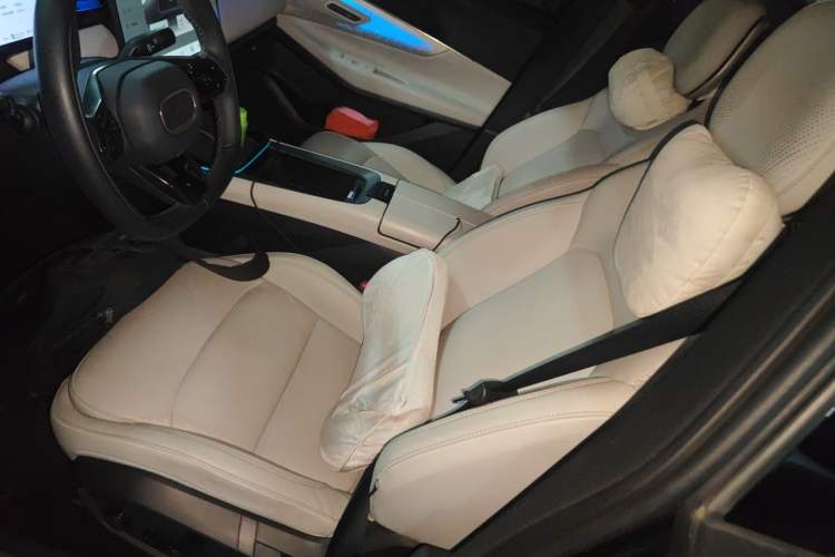 Used Lynk & Co 08 EM-P 2023 245km Ultra-Long Range Halo Left Front Seat