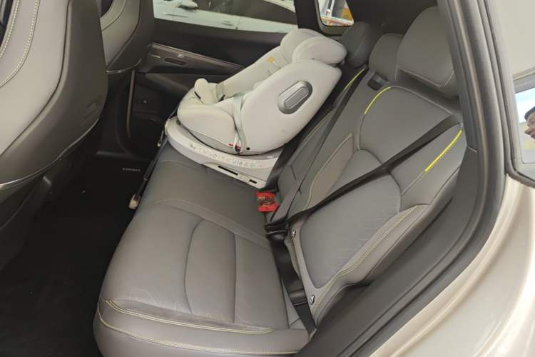 Used Lynk & Co 08 EM-P 2023 120km Long-Range Halo Left Rear Seat