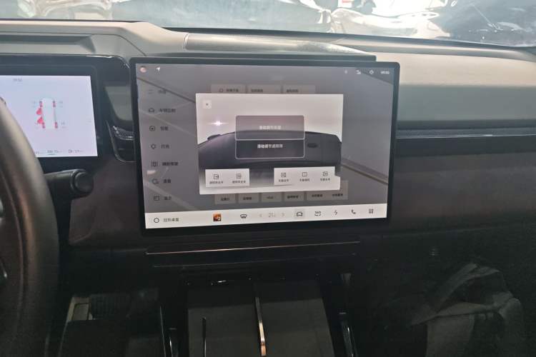 Used Lynk & Co 08 EM-P 2023 220 km Limited-Time Edition Audio And AC Panel