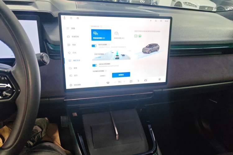 Used Lynk & Co 08 EM-P 2023 220 km Limited-Time Edition Audio And AC Panel