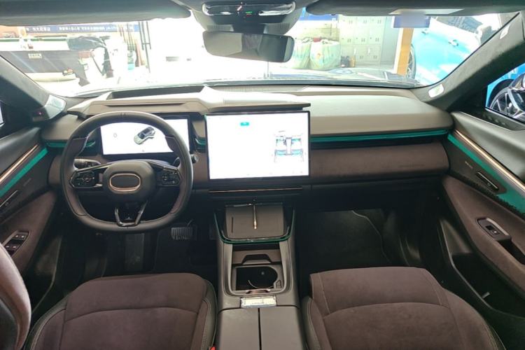 Used Lynk & Co 08 EM-P 2023 220 km Limited-Time Edition Center Console
