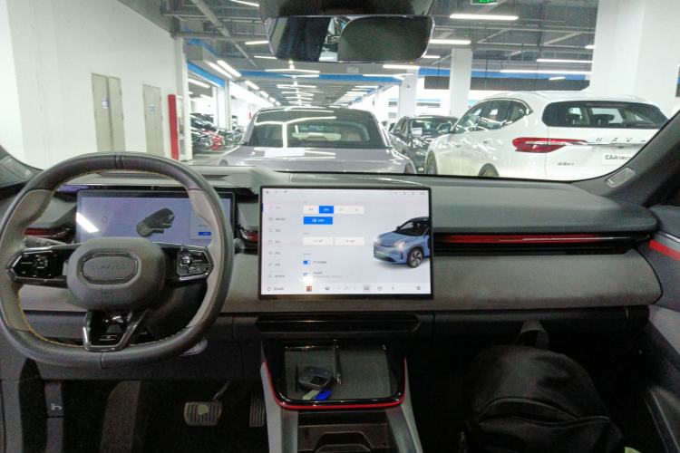 Used Lynk & Co 08 EM-P 2023 120km Long-Range Halo Center Console