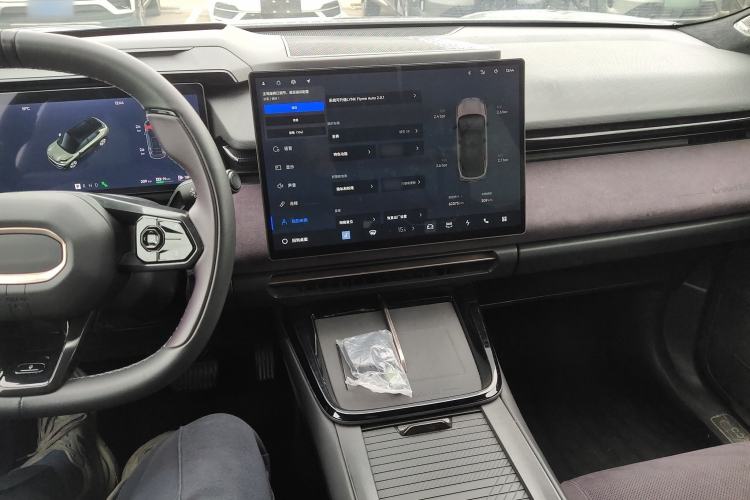 Used Lynk & Co 08 EM-P 2023 220 km Limited-Time Edition Center Console