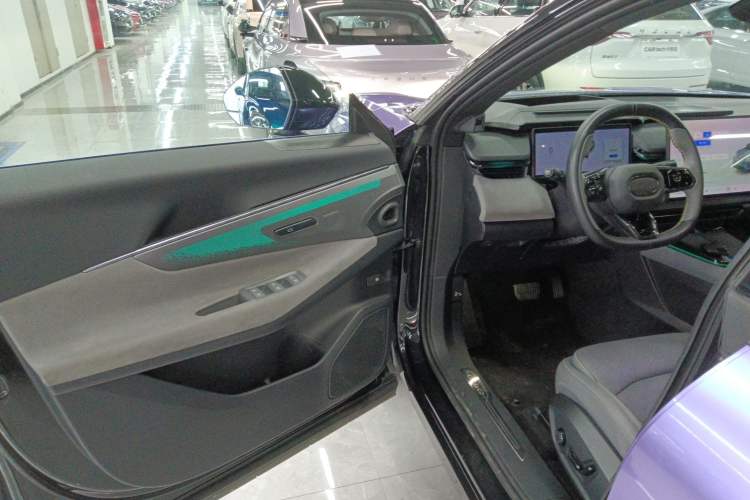 Used Lynk & Co 08 EM-P 2023 120km Long-Range Halo Driver Seat