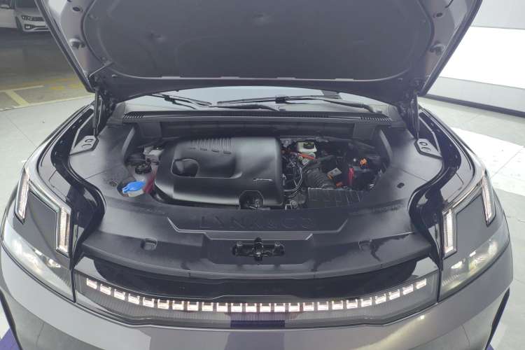 Used Lynk & Co 08 EM-P 2023 220 km Limited-Time Edition Engine Bay