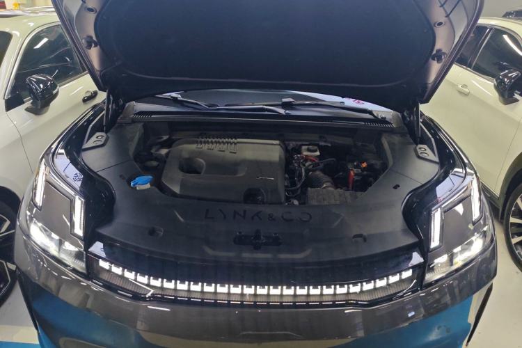 Used Lynk & Co 08 EM-P 2023 220 km Limited-Time Edition Engine Bay