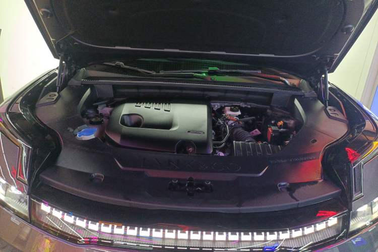 Used Lynk & Co 08 EM-P 2023 220 km Limited-Time Edition Engine Bay