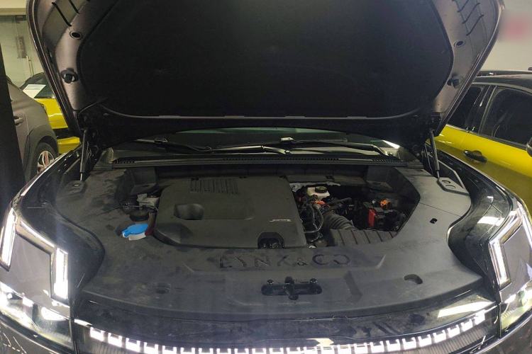 Used Lynk & Co 08 EM-P 2023 220 km Limited-Time Edition Engine Bay