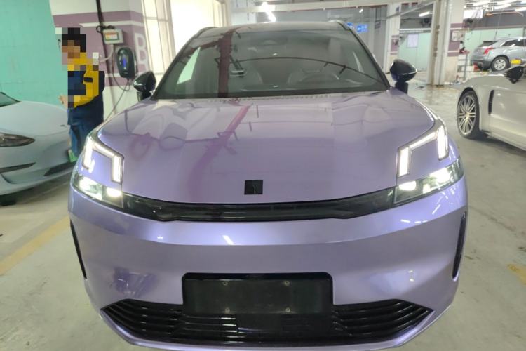 Used Lynk & Co 08 EM-P 2023 120km Long-Range Halo Exterior 1