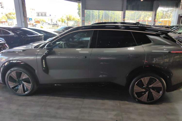 Used Lynk & Co 08 EM-P 2023 220 km Limited-Time Edition Exterior 3