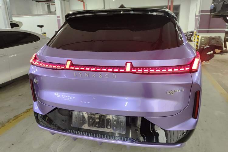Used Lynk & Co 08 EM-P 2023 120km Long-Range Halo Exterior 4