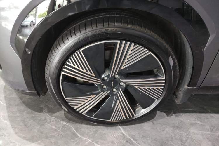 Used Lynk & Co 08 EM-P 2023 220 km Limited-Time Edition Exterior 4