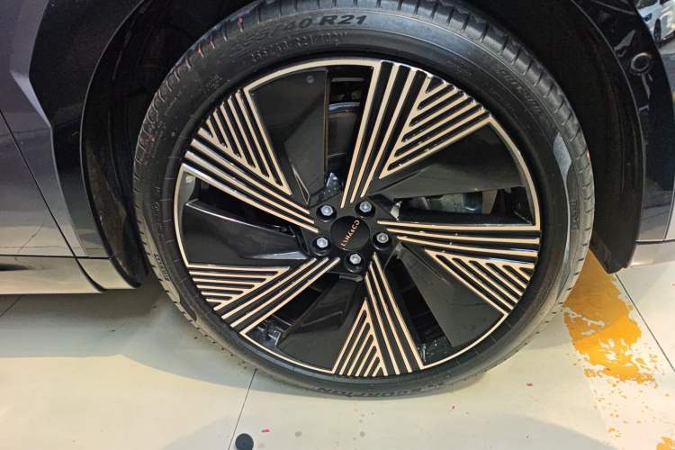 Used Lynk & Co 08 EM-P 2023 220 km Limited-Time Edition Exterior 4