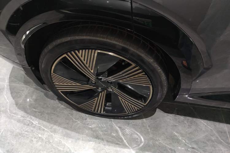 Used Lynk & Co 08 EM-P 2023 220 km Limited-Time Edition Exterior 5