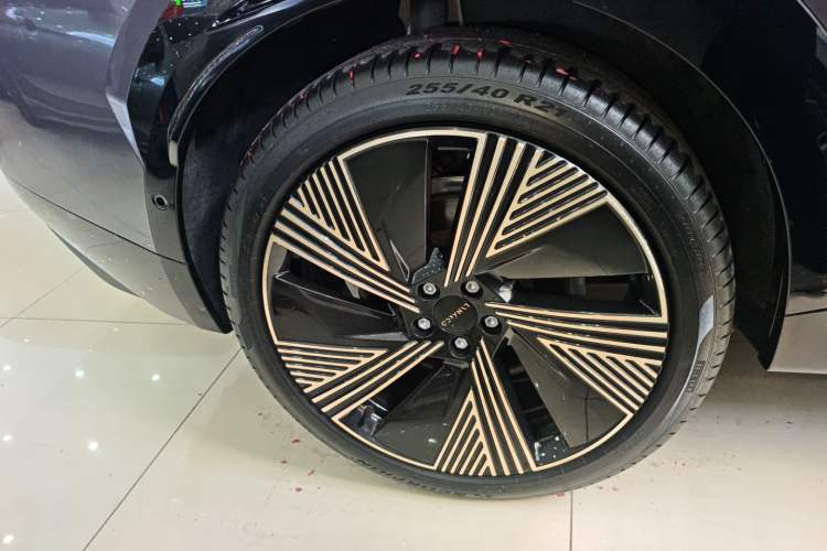 Used Lynk & Co 08 EM-P 2023 220 km Limited-Time Edition Exterior 5