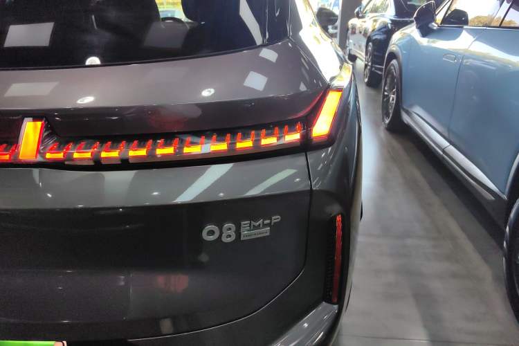 Used Lynk & Co 08 EM-P 2023 220 km Limited-Time Edition Exterior 6
