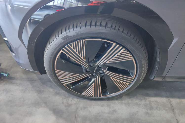 Used Lynk & Co 08 EM-P 2023 220 km Limited-Time Edition Exterior 7
