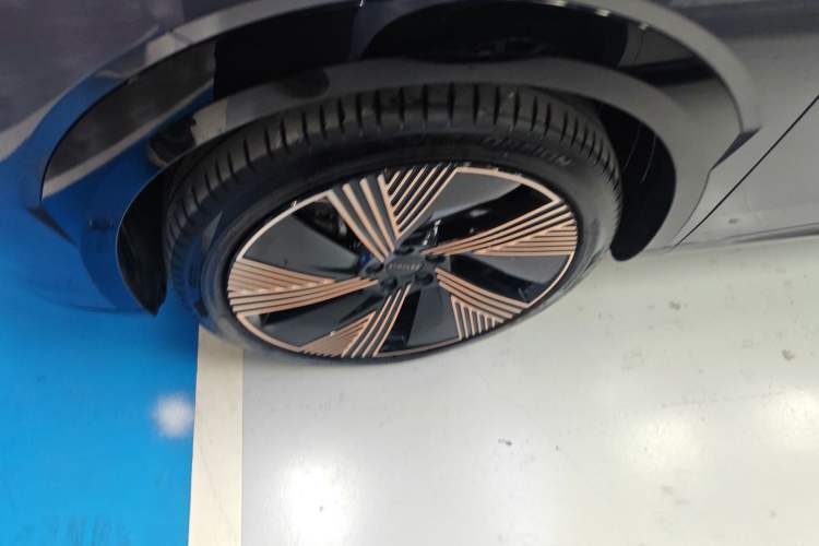 Used Lynk & Co 08 EM-P 2023 220 km Limited-Time Edition Exterior 7