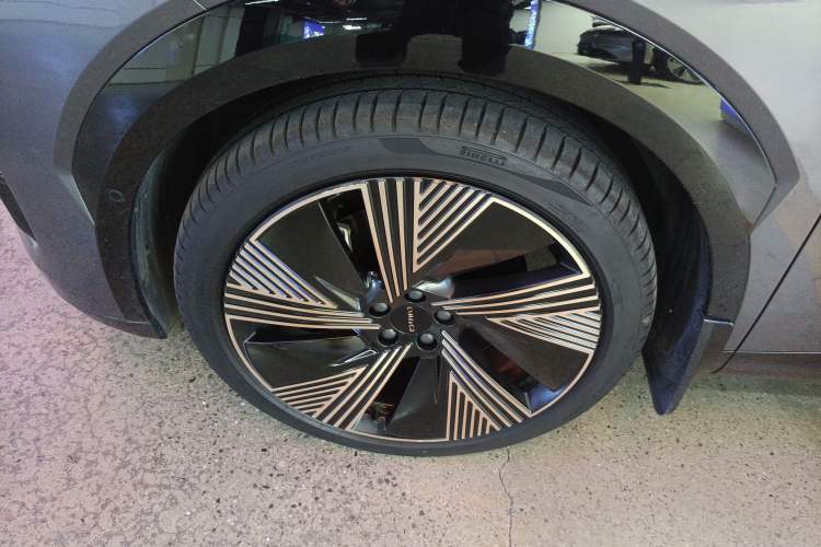 Used Lynk & Co 08 EM-P 2023 220 km Limited-Time Edition Exterior 7