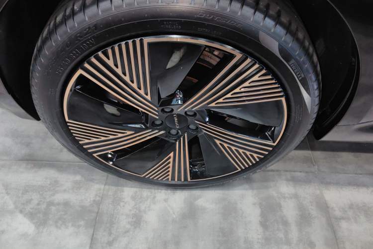 Used Lynk & Co 08 EM-P 2023 220 km Limited-Time Edition Exterior 8