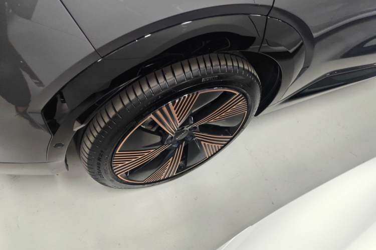 Used Lynk & Co 08 EM-P 2023 220 km Limited-Time Edition Exterior 8
