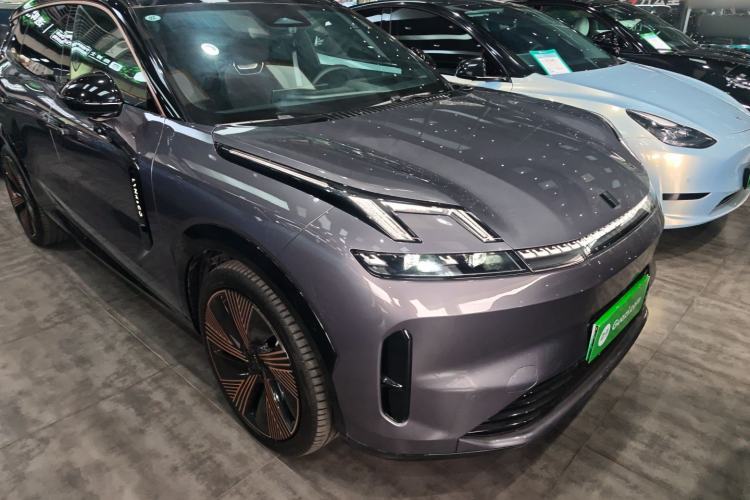 Used Lynk & Co 08 EM-P 2023 220 km Limited-Time Edition Front Right 45 Deg