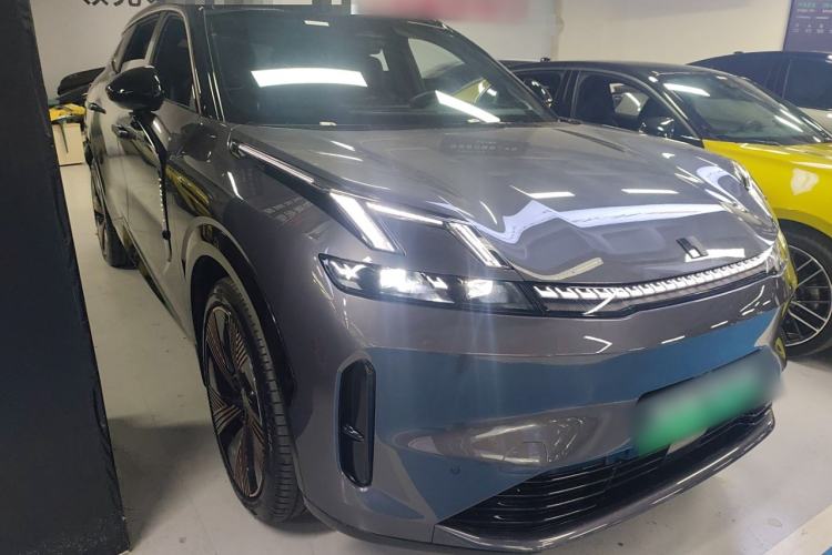 Used Lynk & Co 08 EM-P 2023 220 km Limited-Time Edition Front Right 45 Deg