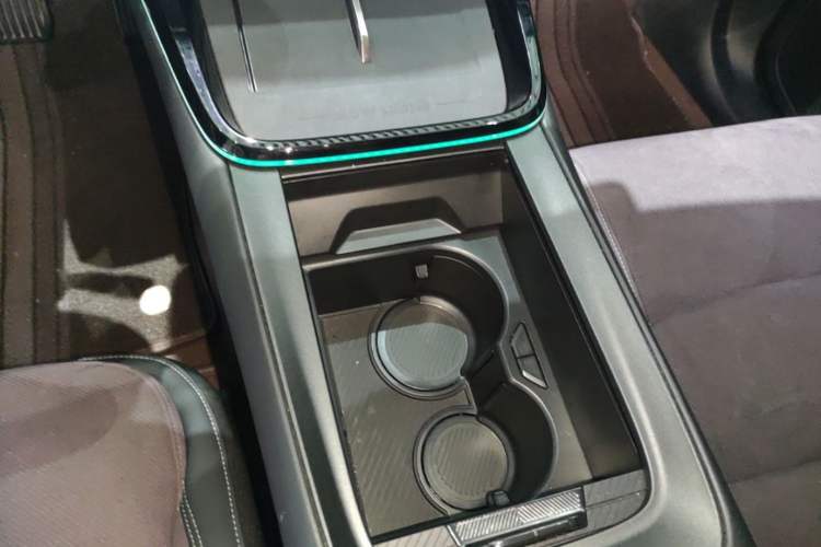 Used Lynk & Co 08 EM-P 2023 220 km Limited-Time Edition Gear Lever