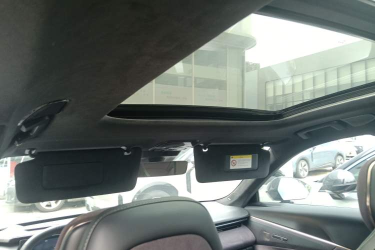Used Lynk & Co 08 EM-P 2023 220 km Limited-Time Edition Headliner