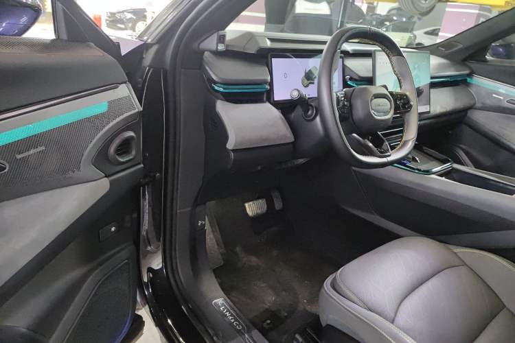 Used Lynk & Co 08 EM-P 2023 120km Long-Range Halo Interior 2