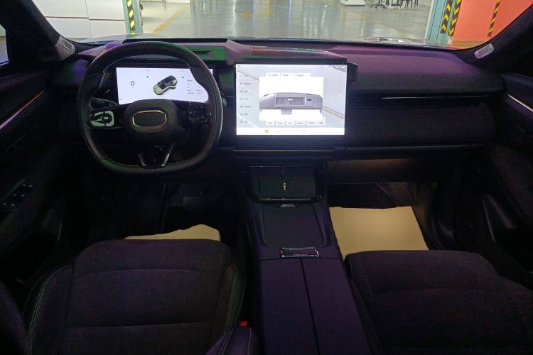 Used Lynk & Co 08 EM-P 2023 220 km Limited-Time Edition Interior 2