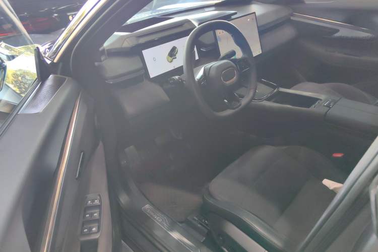 Used Lynk & Co 08 EM-P 2023 220 km Limited-Time Edition Interior 3