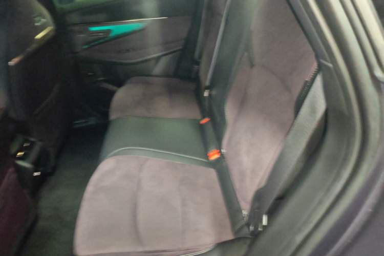 Used Lynk & Co 08 EM-P 2023 220 km Limited-Time Edition Interior 4