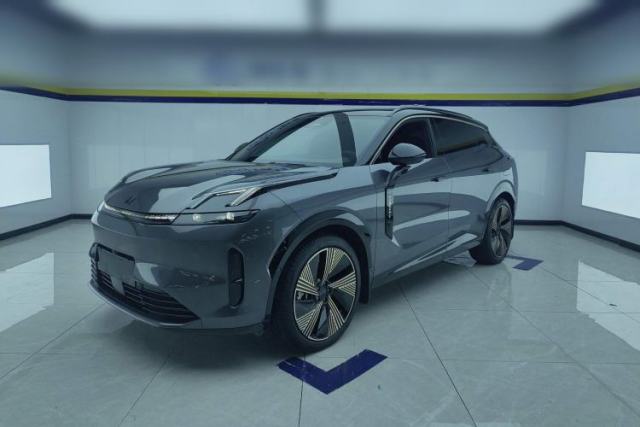 Used Lynk & Co 08 EM-P 2023 220 km Limited-Time Edition