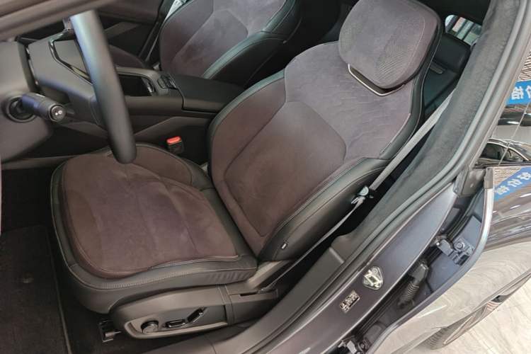 Used Lynk & Co 08 EM-P 2023 220 km Limited-Time Edition Left Front Seat