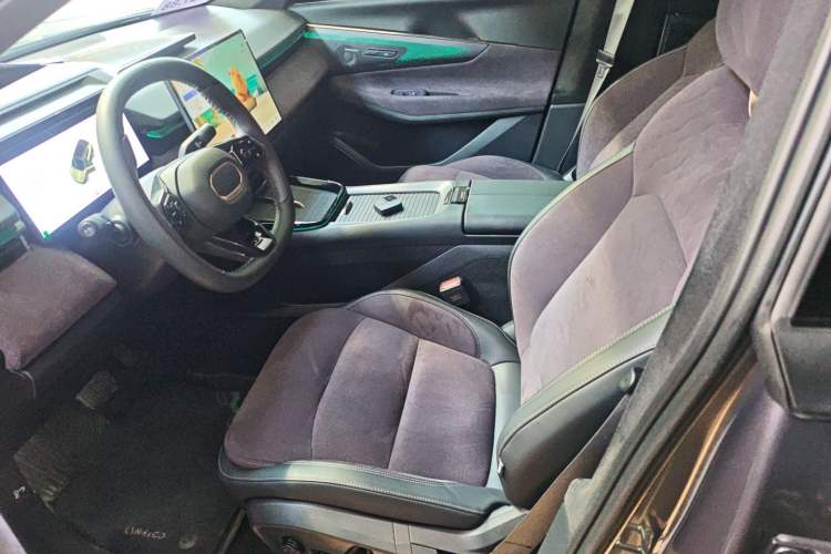 Used Lynk & Co 08 EM-P 2023 220 km Limited-Time Edition Left Front Seat