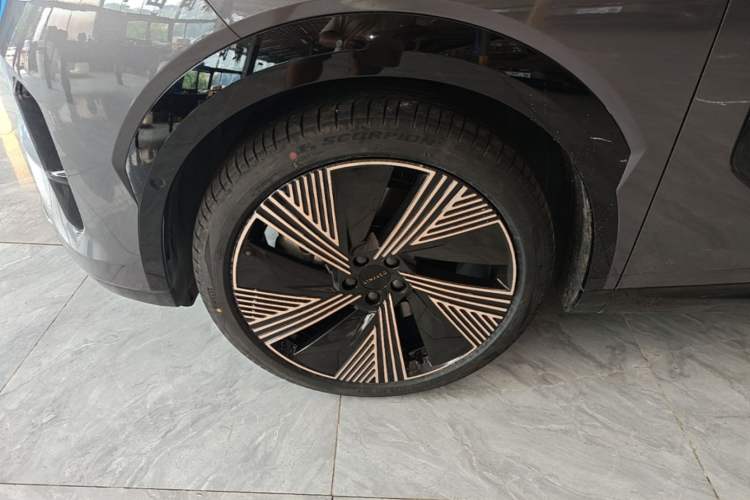 Used Lynk & Co 08 EM-P 2023 220 km Limited-Time Edition Left Front Wheel Hub