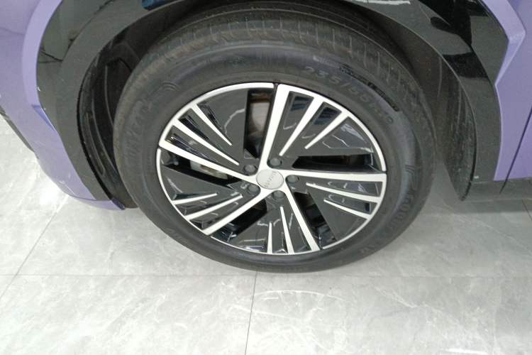 Used Lynk & Co 08 EM-P 2023 120km Long-Range Halo Left Front Wheel Hub