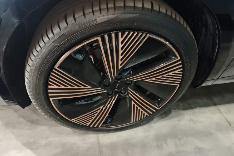 Used Lynk & Co 08 EM-P 2023 220 km Limited-Time Edition Left Front Wheel Hub