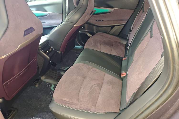 Used Lynk & Co 08 EM-P 2023 220 km Limited-Time Edition Left Rear Seat