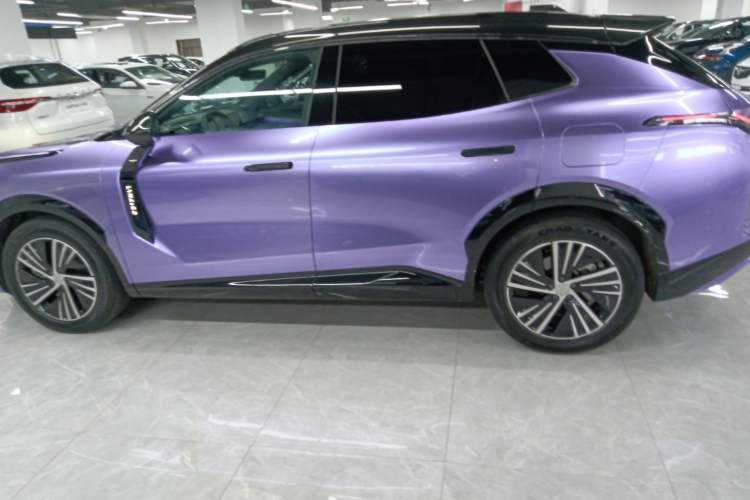 Used Lynk & Co 08 EM-P 2023 120km Long-Range Halo Left Side